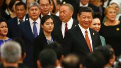 Chủ tịch Trung Quốc Tập Cận Bình đến dự tiệc chào mừng Diễn đàn Vành đai và Con đường tại Đại lễ đường Nhân dân ở Bắc Kinh, Trung Quốc ngày 14/5/2017