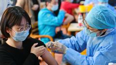 中国正在呼吁民众尽快接种新冠疫苗。
