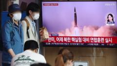 북한이 복수의 장소에서 한 시간 안에 미사일 8발을 쏜 것은 매우 이례적이다