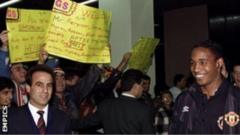 Paul İnce taraftarlar arasında yürüyor