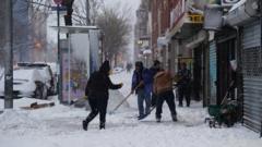 Huge Snowstorm Hits US East Coast - BBC News