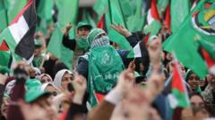 Palestinians take part in a rally marking the 31st anniversary of Hamas's founding, in Gaza City (16 April 2018)