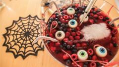 Хэллоуиновый пунш с глазными яблоками