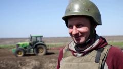 "Надел броник и поехал". Как работают украинские фермеры
