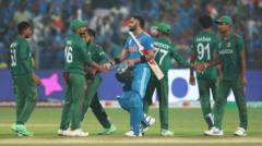 ম্যাচের শেষে বাংলাদেশ ক্রিকেটারদের সঙ্গে হাত মেলাচ্ছেন ভিরাট কোহলি