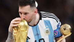 Lionel Messi kisses World Cup trophy