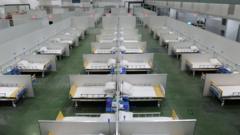 На фото: импровизированный госпиталь в китайской провинции Цзилинь