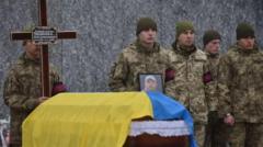 Ölen bir Ukrayna askeri için düzenlenen cenaze töreni 