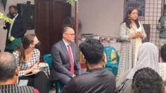 শাহীনবাগে নিখোঁজ বিএনপি নেতা সাজেদুল ইসলাম সুমনের বাড়িতে মার্কিন রাষ্ট্রদূত পরিবারের সদস্যদের কথা শোনেন।