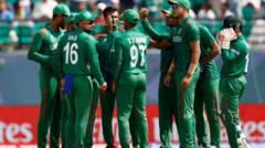 উইকেট নেওয়ার পর সাকিবকে সতীর্থদের অভিনন্দন