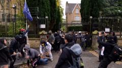 中国驻曼彻斯特总领事馆外发生抗议者遭攻击事件