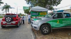 Funcionários da prefeitura de Caruaru pararam carro para medir tempratura de motorista