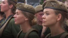 Жінки-військові беруть участь у параді вперше