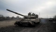 Украинские военные на танке