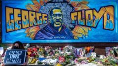 George Floyd: qué pasó antes de su arresto y cómo fueron sus últimos 30
