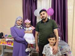 Gazeteci Salam Mima ve ailesi