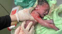 La bebé recién nacida