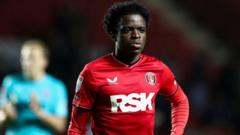 Charlton winger Campbell signs new deal