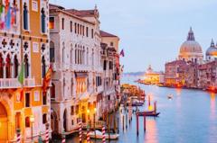 Venice bans large tourist groups and loudspeakers