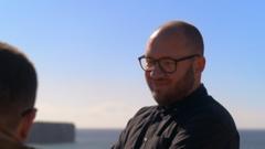 Luke decidió viajar a Portugal en busca de su padre Carlos