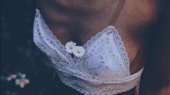 Sri Lanka: Pros & Cons of wearing bra