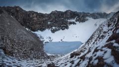 O 'lago dos esqueletos', que está localizado em uma encosta na cordilheira do Himalaia na Índia