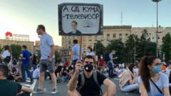 протест београд лажне вести