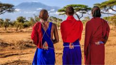 Dhulka ay ku noolyihiin qowmiyada Masaai