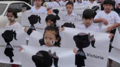ကလေးများ ဆန္ဒပြနေစဉ်