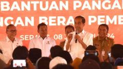 Politisasi bansos dinilai kian masif jelang Pilpres 2024 - 'Bawaslu sudah memberikan imbauan kepada presiden'