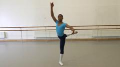 Le garçon de ballet devenu viral du Nigeria entre dans une école d'élite