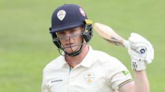 Derbyshire batters start well at Northants