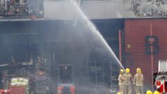 Huge warehouse blaze in Glasgow brought under control - BBC News