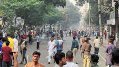 রাজনৈতিক পরিস্থিতি আরও সহিংস হয়ে ওঠার আশঙ্কা করছেন অনেকে।