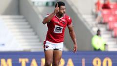 Salford hold off Leeds to strengthen play-off bid