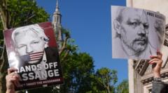 'Decisive' day for Assange extradition battle