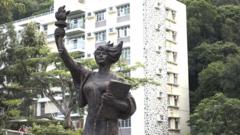 Статуя "Богиня демократии"