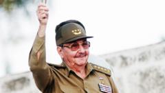 Raul Castro, 2018'de Küba Devlet Başkanlığı görevini Miguel Diaz-Canel'e devreti. Komünist Parti liderliğin ise sürdürüyor.