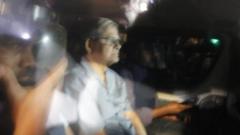 মির্জা ফখরুলকে আদালতে নেয়ার সময় তোলা ছবি।