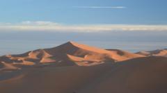 Descubren el misterio de una de las dunas más grandes de la Tierra que se desplaza por el desierto de Marruecos