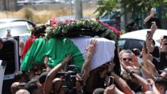 Hiljade ljudi došli su da isprate Šerin Abu Aklu na sahrani u Istočnom Jerusalimu