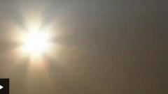 হামলার সময় আকাশে আগুনের ঝলকানি দেখা যায়।