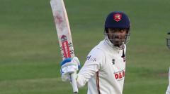Khushi leads strong Essex reply to Durham