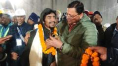 ১৭ দিন পরে সুড়ঙ্গ থেকে উদ্ধার করা হল এক শ্রমিককে, তার গলায় মালা পরিয়ে দেওয়া হয়