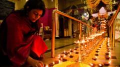 சபரிமலை கோயிலுக்கு வந்த 10 பெண்கள் திருப்பி அனுப்பப்பட்டனர்