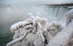 Ниагарский водопад во льду. Фото дня - BBC News Русская служба