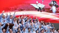 Photo 1. တရုတ်ရဲ့ အောင်မြင်မှုကို အမေရိကန် အာကာသ အေဂျင်စီ နာဆာကလည်း ချီးကျူးခဲ့