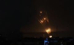 Misiles disparados desde Gaza hacia Israel.