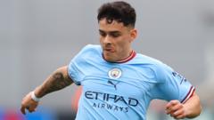 Cardiff sign midfielder Robertson from Man City