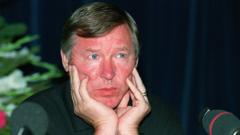 Alex Ferguson basın toplantısı yapıyor.
